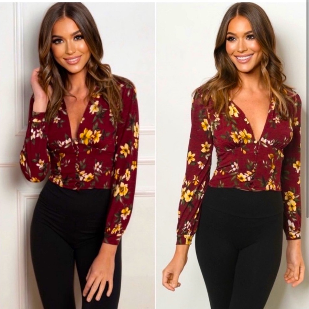 🌸 NWT Long Sleeve V-Neck Floral Blouse